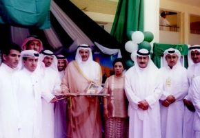 افتتاح معرض اسبوع طالب العلوم الإدارية  ملتقى الشعوب الكويت 2000 