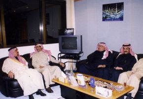 زيارة مع السفير لمكتب الخطوط الجوية 2001 