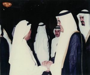 د